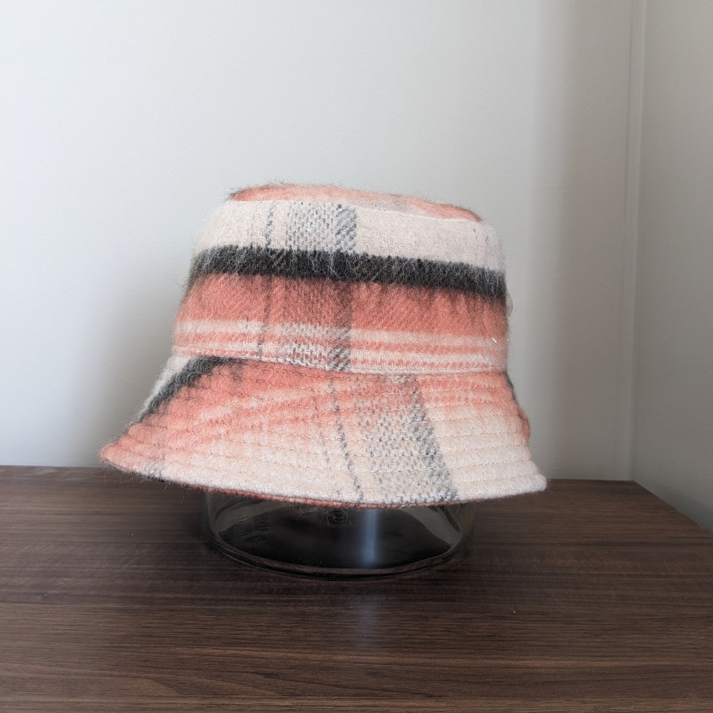 UO Plaid Bucket Hat